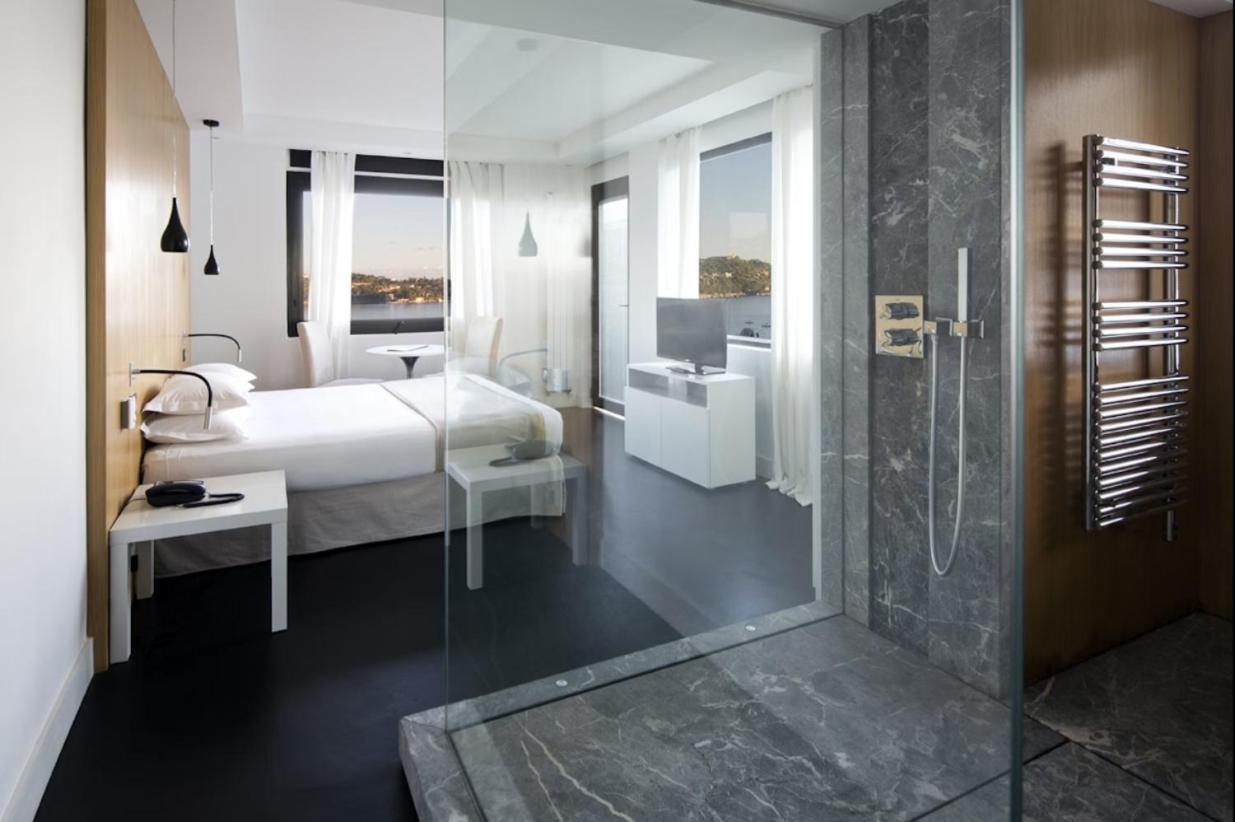 Hotel Le Versailles فيليوفرُنش سور مير المظهر الخارجي الصورة
