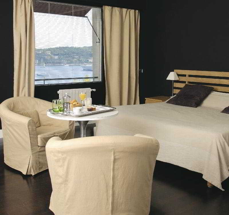 Hotel Le Versailles فيليوفرُنش سور مير المظهر الخارجي الصورة